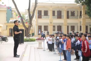 Bùng Nổ Năng Lượng Tại THCS Văn Bình: Diễn Giả Nguyễn Thế Việt Truyền Lửa Kỹ Năng Làm Việc Nhóm - Giáo viên