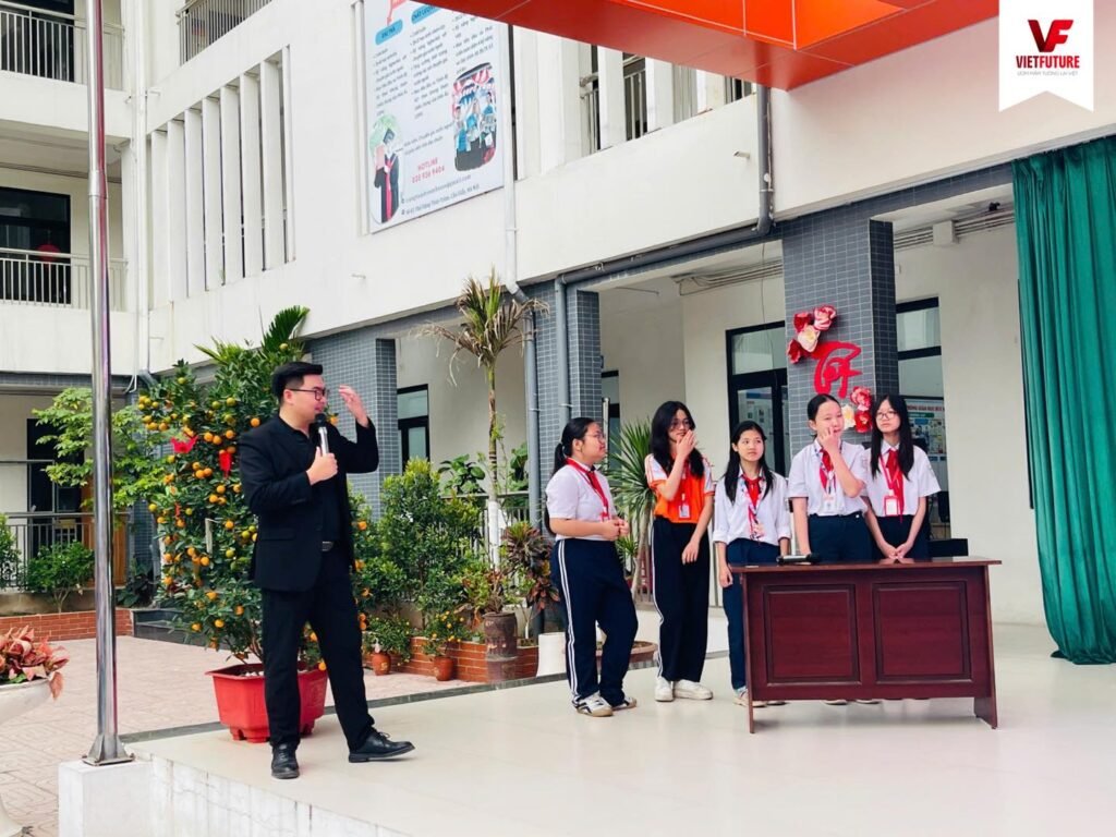 Thấu Hiểu Để Yêu Thương: Diễn Giả Nguyễn Thế Việt Lan Tỏa Lòng Biết Ơn Tại THCS Quang Trung