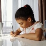 Bí quyết dạy con tự lập từ nhỏ: Hãy để con tự lập để vững bước tương lai