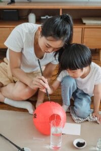 Bí quyết cha mẹ nhật dạy con tự lập qua từng giai đoạn vàng