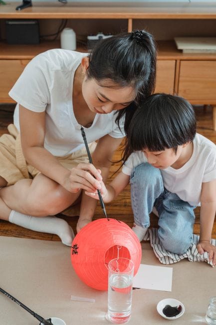 Bí quyết cha mẹ nhật dạy con tự lập qua từng giai đoạn vàng