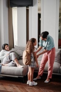 Cách nhận biết dấu hiệu căng thẳng tâm lý ở học sinh tiểu học và bí quyết chuẩn bị cho con vào lớp 1 - vietfuture tin giáo dục