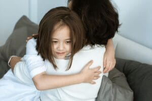 Làm thế nào để dạy trẻ kiểm soát cảm xúc mà không dùng đòn roi năm 2026?