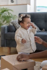 Trẻ dễ tủi thân khóc nhè phụ huynh nên làm gì tại Hà Nội để giúp con tự tin hơn? - Dạy trẻ kiểm soát cảm xúc
