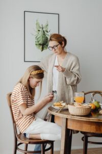 Con cáu gắt khi bị cấm dùng điện thoại tại Hà Nội: Cha mẹ cần làm gì để quản lý hiệu quả? - vietfuture tin giáo dục